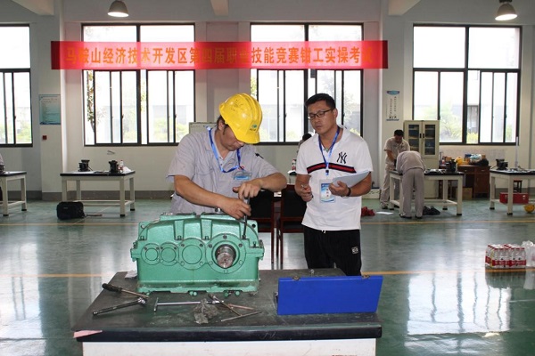 6071569484417832.jpg 減速機(jī)檢修拆裝現(xiàn)場.jpg