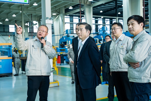 4121604042812106.jpg 陳德榮董事長在中鋼天源通力公司調(diào)研.jpg